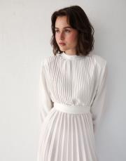 beyaz piliseli saten elbise